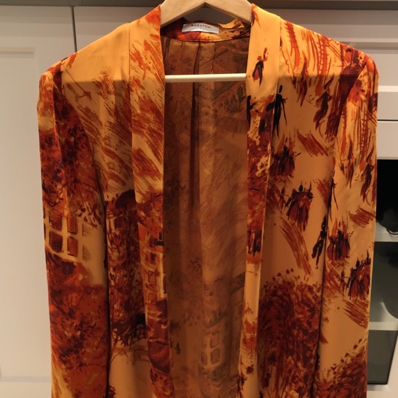 Aritzia Babaton burnt umber pattern blouse - Picture 2 of 5